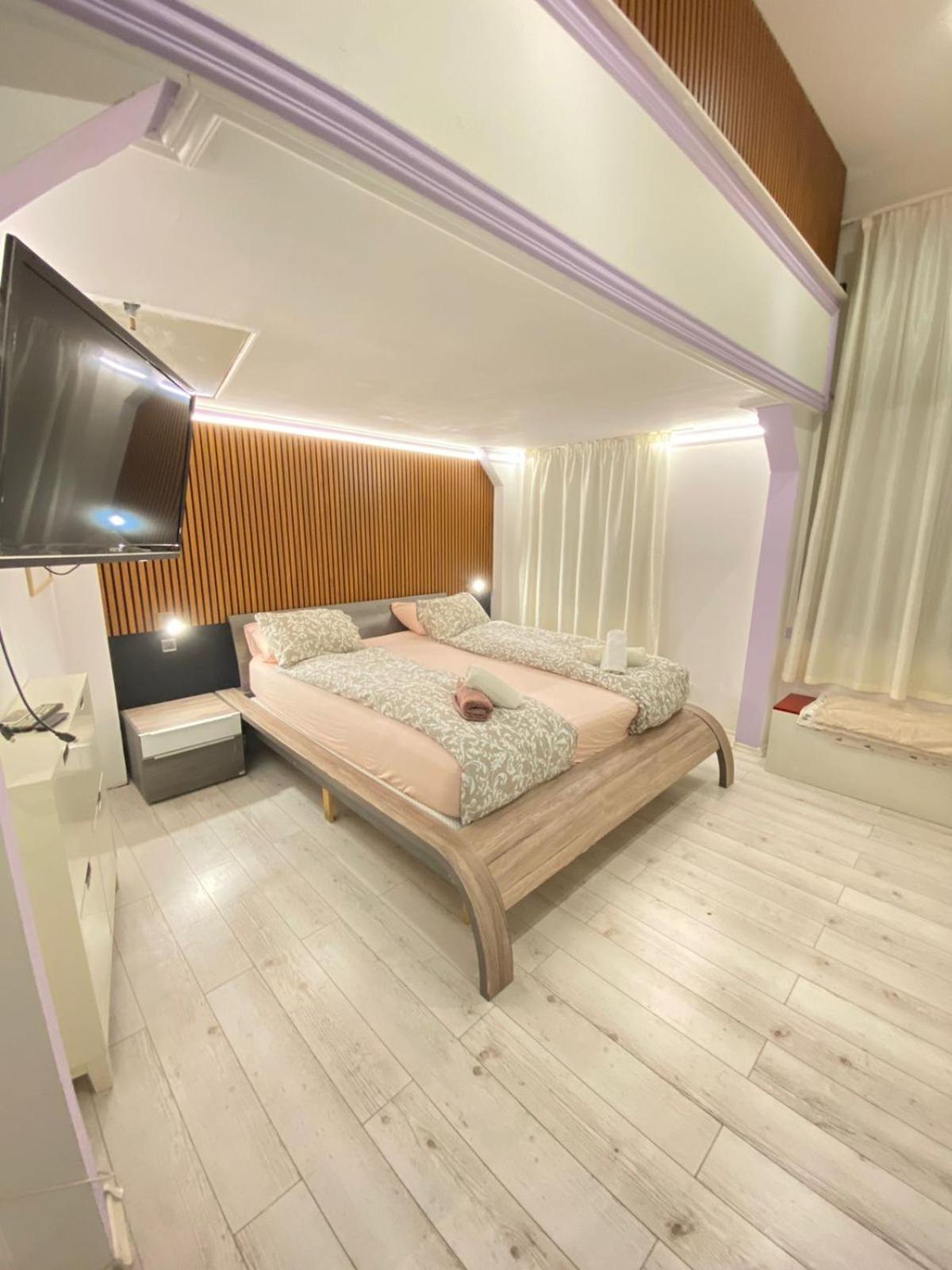 Yes, Yes! Lovely Apartment Good Amenities Budapest Center Esterno foto