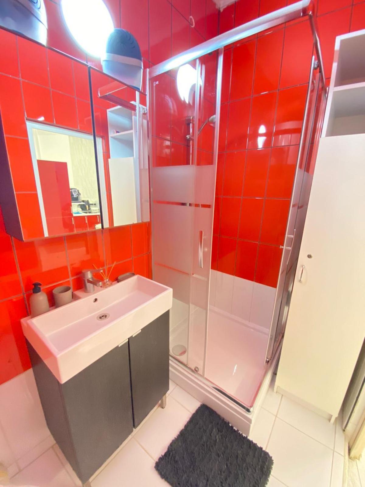 Yes, Yes! Lovely Apartment Good Amenities Budapest Center Esterno foto