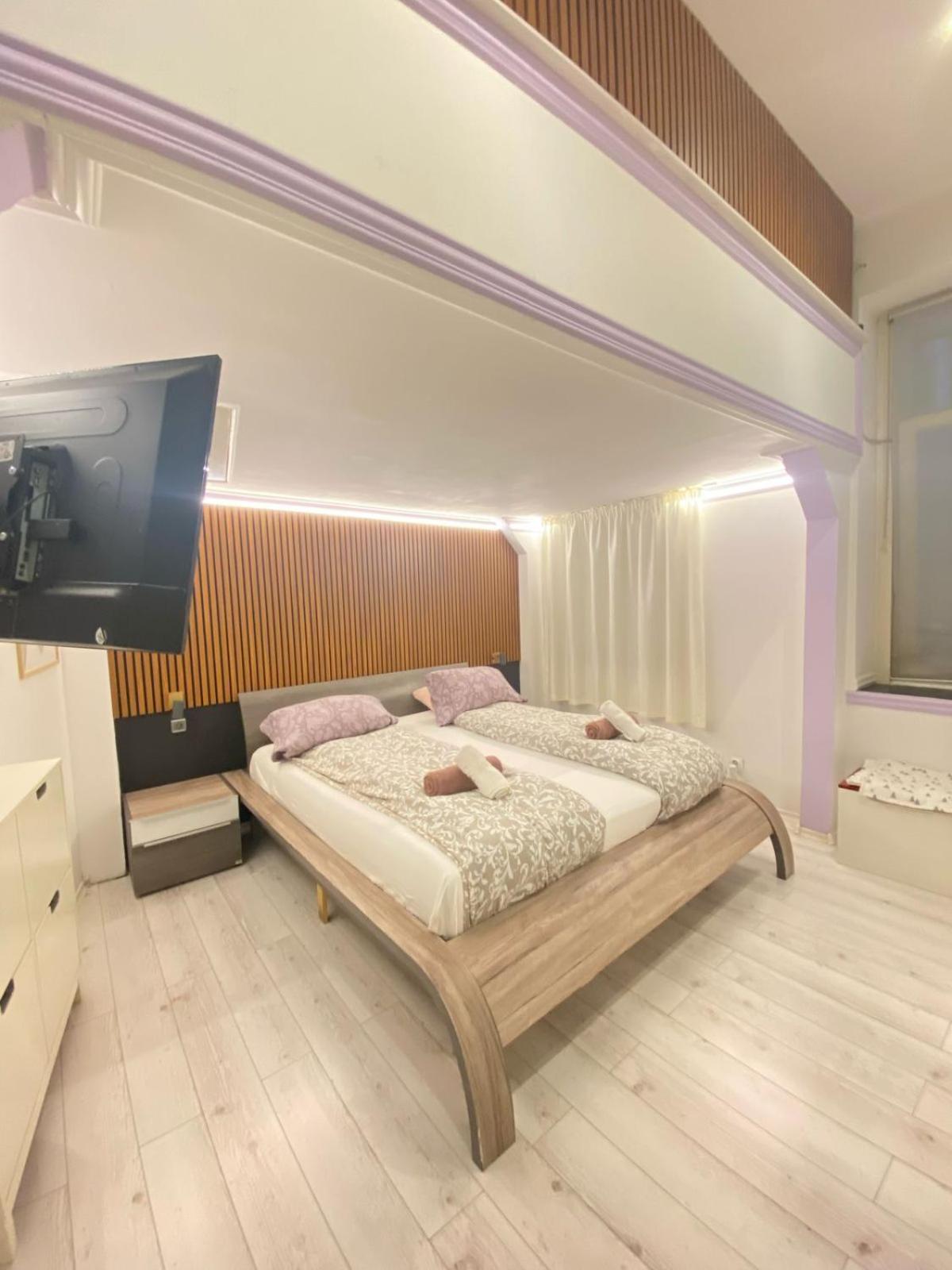 Yes, Yes! Lovely Apartment Good Amenities Budapest Center Esterno foto