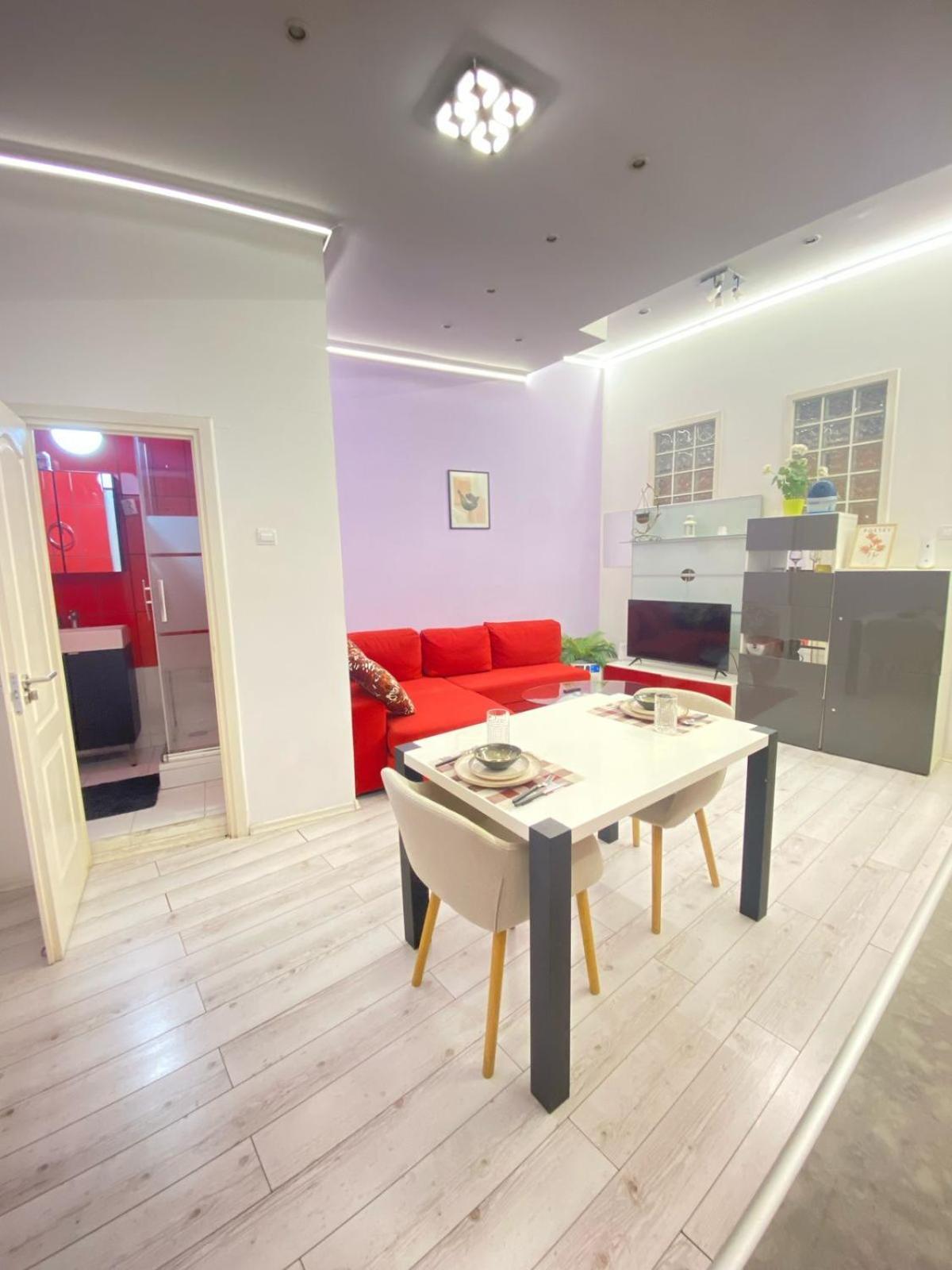 Yes, Yes! Lovely Apartment Good Amenities Budapest Center Esterno foto